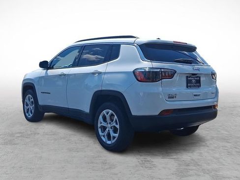 Used 2024 Jeep Compass Latitude AWD/4WD image 4