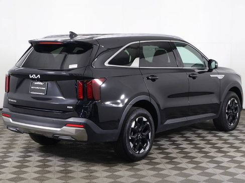 Used 2025 Kia Sorento S AWD/4WD image 11