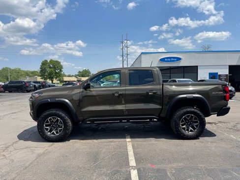 Used 2024 Chevrolet Colorado ZR2 w/ Safety Package AWD/4WD image 5