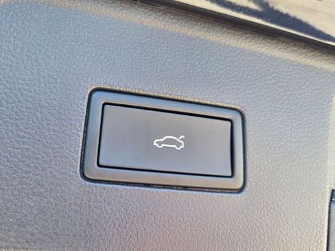 New 2026 Volkswagen Atlas SE image 13