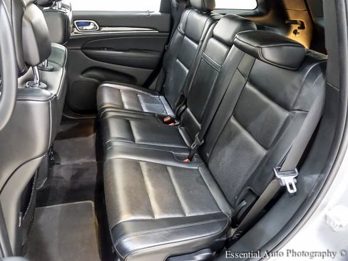 Used 2018 Jeep Grand Cherokee Overland image 15