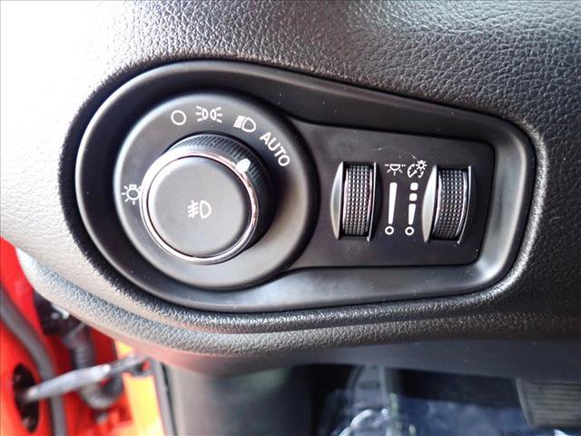 Used 2017 Jeep Renegade Latitude w/ Cold Weather Group AWD/4WD image 13