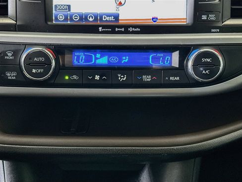 Used 2017 Toyota Highlander XLE FWD image 24