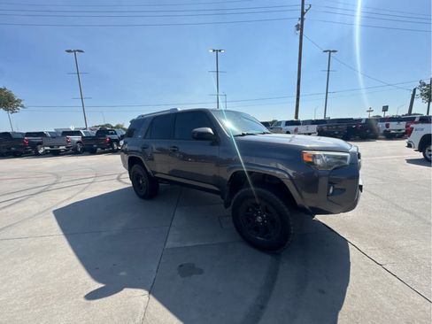 Used 2015 Toyota 4Runner SR5 RWD image 3
