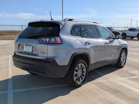 Certified 2019 Jeep Cherokee Latitude Plus w/ Comfort/Convenience Group image 3