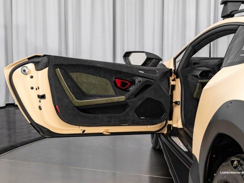 Used 2024 Lamborghini Huracan Sterrato image 33