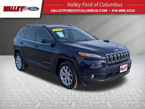 Used 2016 Jeep Cherokee Latitude w/ Cold Weather Group image 1