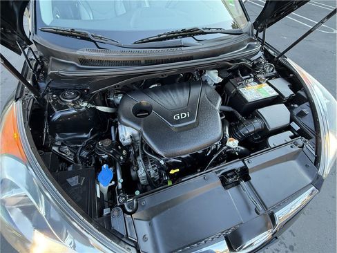 Used 2013 Hyundai Veloster w/ Style Pkg image 20