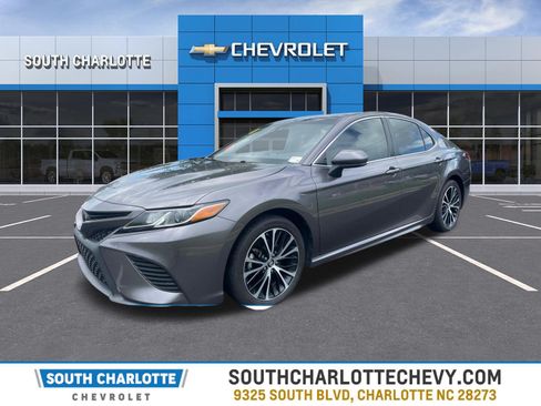 Used 2019 Toyota Camry SE FWD image 1