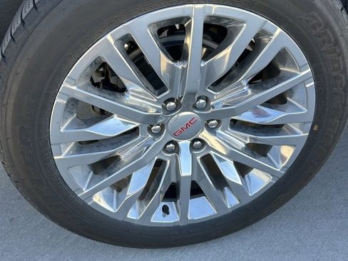 Used 2023 GMC Yukon Denali image 6