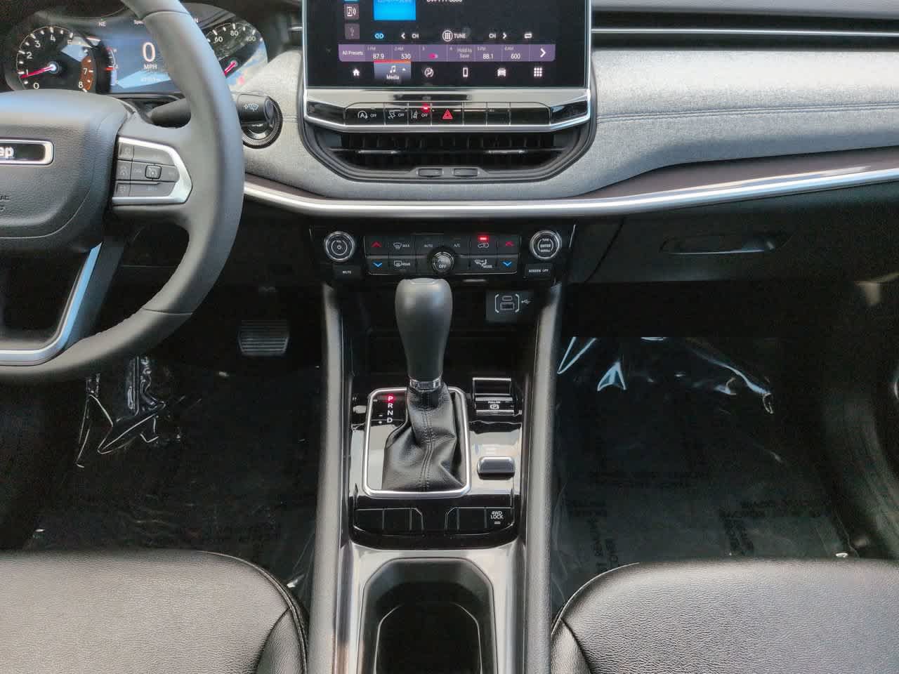 Used 2023 Jeep Compass Latitude w/ Convenience Group AWD/4WD image 18