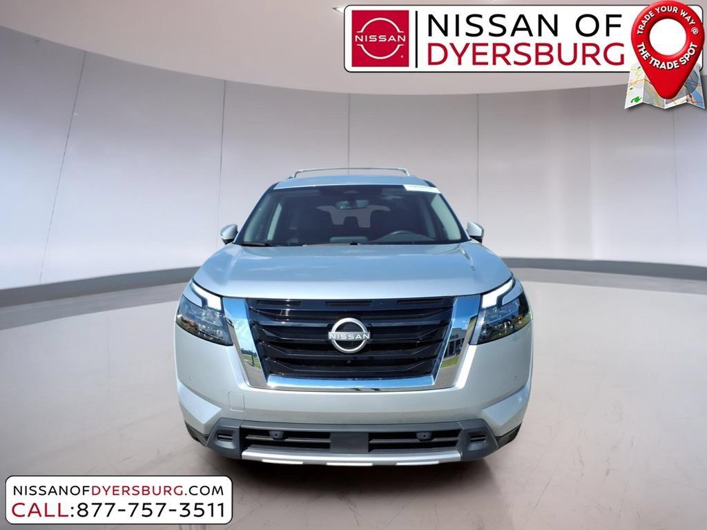 Used 2025 Nissan Pathfinder SL AWD/4WD image 8