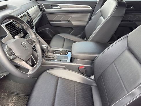 Used 2023 Volkswagen Atlas Cross Sport SE w/ Panoramic Sunroof Package image 11