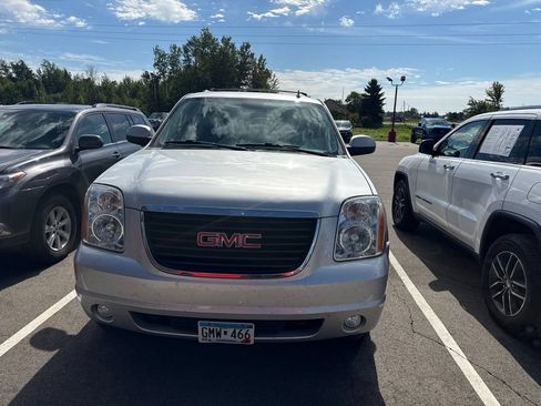 Used 2013 GMC Yukon XL SLT w/ SLT-2 Equipment Package AWD/4WD image 2