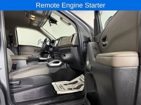 Used 2023 Nissan Frontier SV w/ SV Convenience Package image 16
