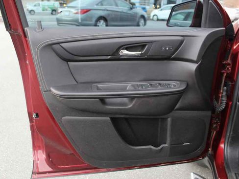 Used 2017 Chevrolet Traverse LT image 12