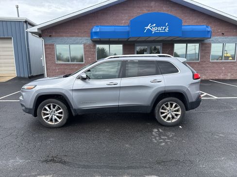Used 2014 Jeep Cherokee Limited w/ Trailer Tow Group image 3