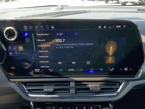 New 2025 Chevrolet Equinox EV RS image 46