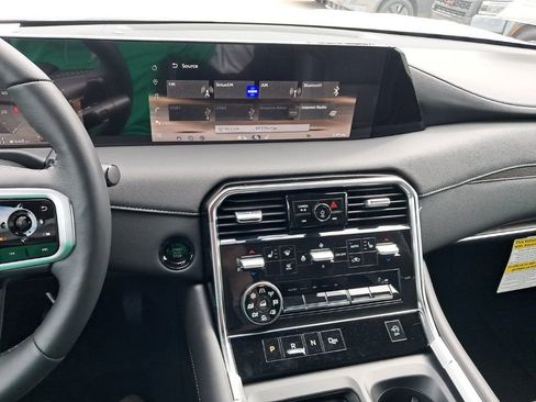 New 2025 Nissan Armada SL image 19