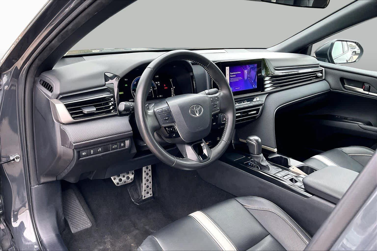 Used 2025 Toyota Camry SE FWD image 17