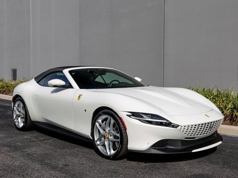 Used 2024 Ferrari Roma Spider image 8