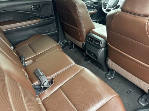Certified 2025 Honda Passport EX-L image 30
