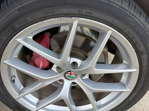 Used 2018 Alfa Romeo Stelvio Sport w/ Quick Order Package 22J Sport AWD/4WD image 8