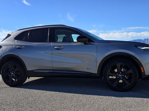 Used 2025 Buick Envision Sport Touring image 3