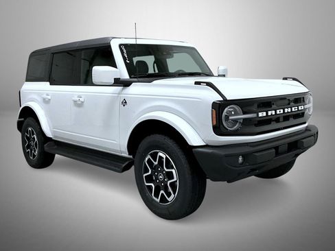 New 2025 Ford Bronco Outer Banks image 3