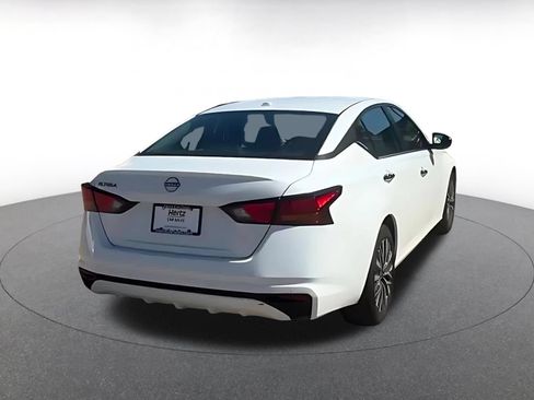 Used 2025 Nissan Altima 2.5 SV FWD image 15