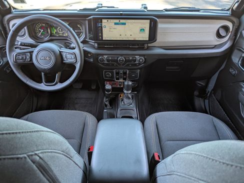 Used 2025 Jeep Wrangler Willys image 22