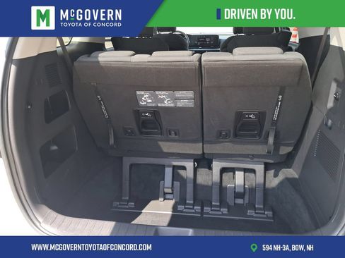 Used 2023 Kia Carnival LX FWD image 6