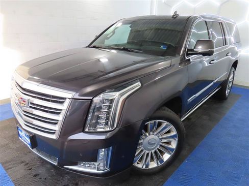 Used 2018 Cadillac Escalade ESV Platinum AWD/4WD image 4