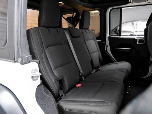 Used 2018 Jeep Wrangler Unlimited Sport S AWD/4WD image 40