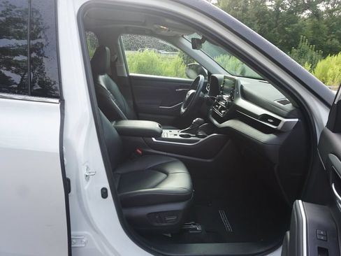 Used 2022 Toyota Highlander XLE FWD image 20