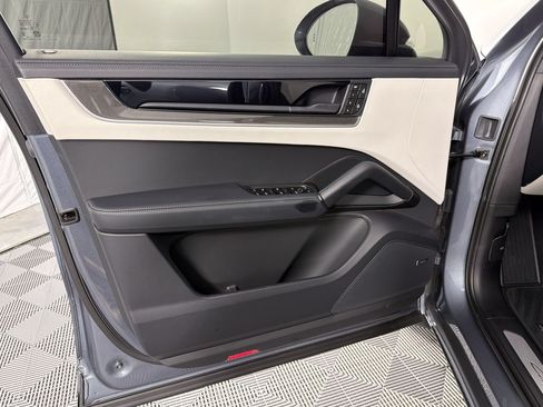 Certified 2026 Porsche Cayenne Coupe AWD/4WD image 23