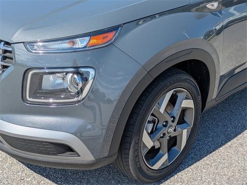 Used 2024 Hyundai Venue SEL image 9