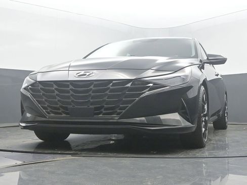 Used 2023 Hyundai Elantra Limited image 46