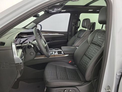 Certified 2026 Cadillac Escalade ESV Platinum Sport AWD/4WD image 17