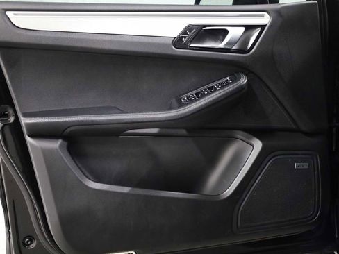 Used 2018 Porsche Macan image 16