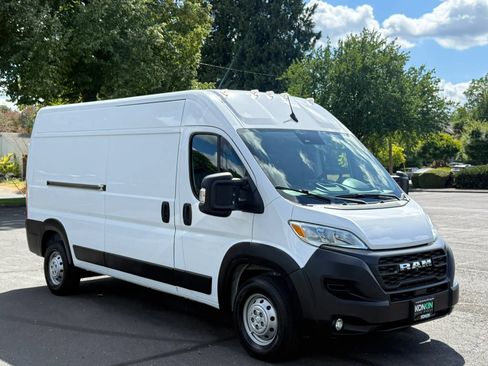 Used 2023 RAM ProMaster 2500 w/ Driver Convenience Group FWD image 8