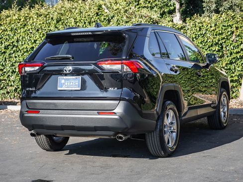 Used 2025 Toyota RAV4 XLE FWD image 6