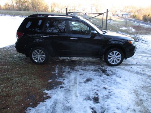 Used 2011 Subaru Forester 2.5X Premium image 4