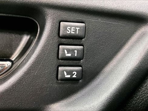 Used 2017 Subaru Forester 2.5i Touring AWD/4WD image 36