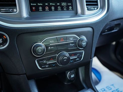 Used 2022 Dodge Charger SXT w/ Leather Interior Group RWD image 20