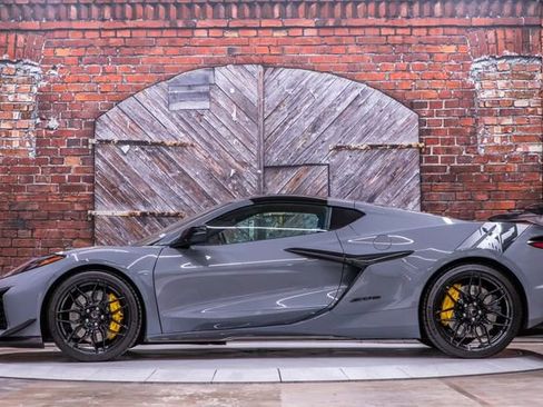 Used 2025 Chevrolet Corvette Z06 w/ Stealth Interior Trim Package image 6