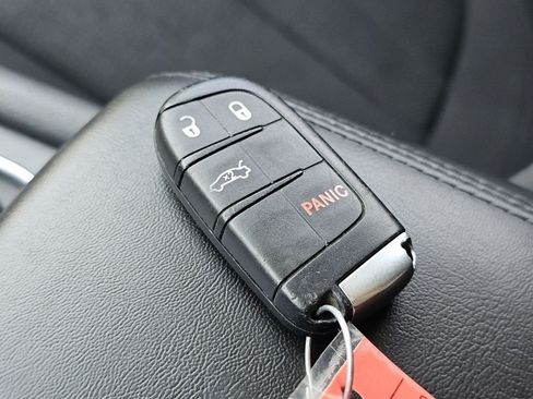 Used 2015 Chrysler 200 Limited w/ Convenience Group FWD image 31