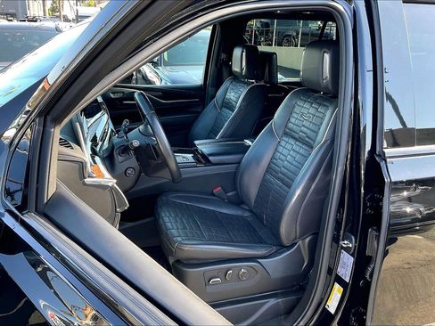 Used 2023 Cadillac Escalade Sport Platinum AWD/4WD image 8