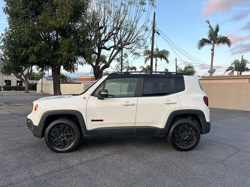 Used 2018 Jeep Renegade Trailhawk image 2