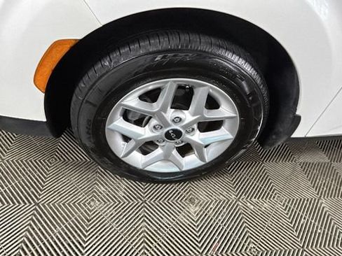 Used 2023 Kia Soul LX w/ Option Group 015 FWD image 9